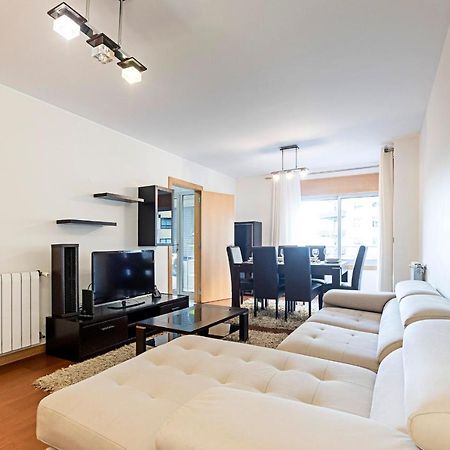 2Br Flat By Metro W/ Free Parking By Lovelystay บีลาโนวาเดกายา ภายนอก รูปภาพ
