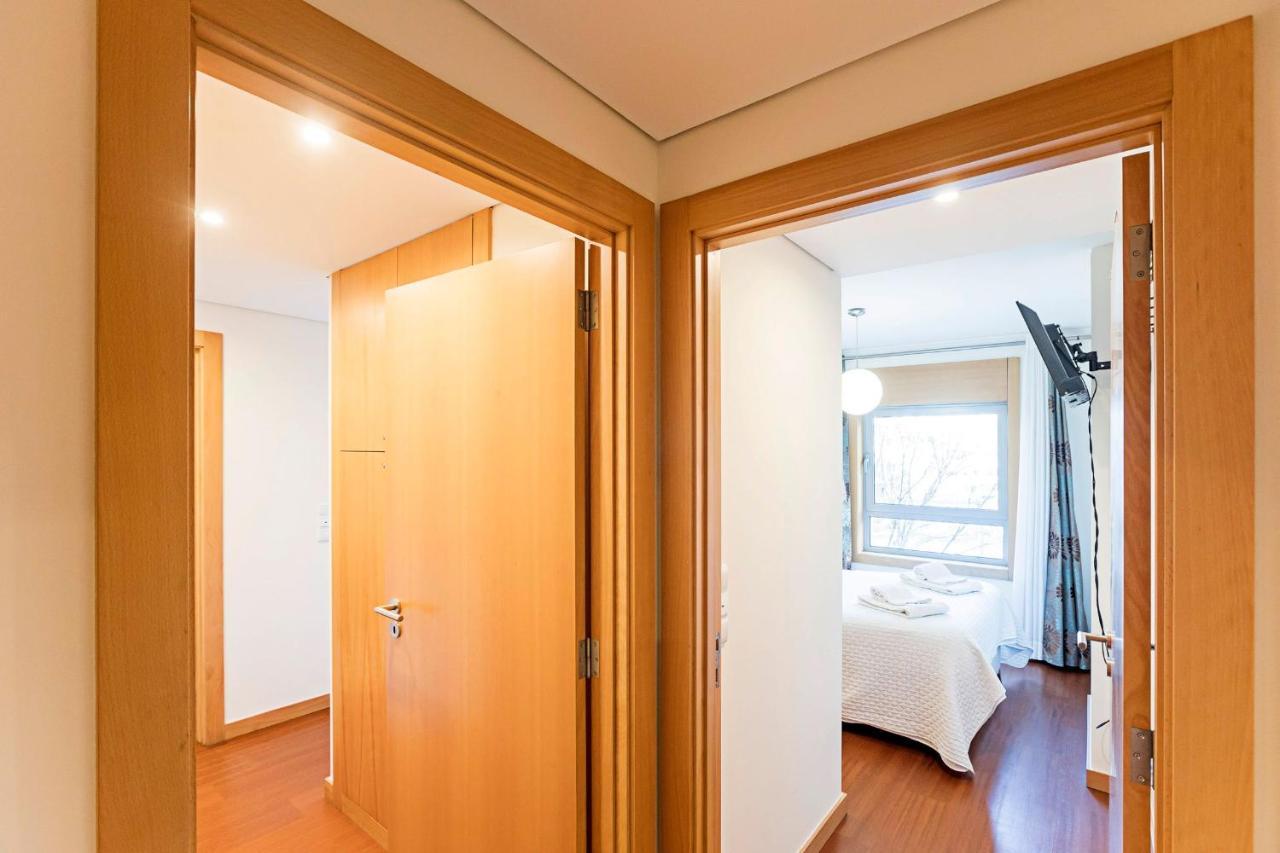 2Br Flat By Metro W/ Free Parking By Lovelystay บีลาโนวาเดกายา ภายนอก รูปภาพ