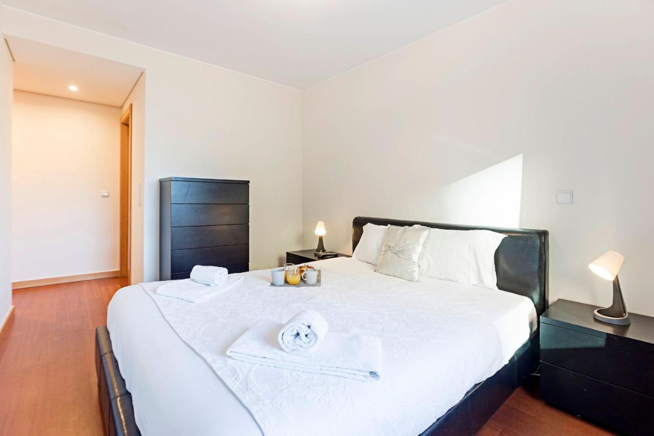 2Br Flat By Metro W/ Free Parking By Lovelystay บีลาโนวาเดกายา ภายนอก รูปภาพ