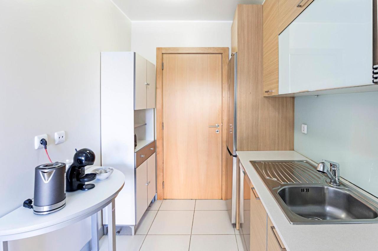 2Br Flat By Metro W/ Free Parking By Lovelystay บีลาโนวาเดกายา ภายนอก รูปภาพ