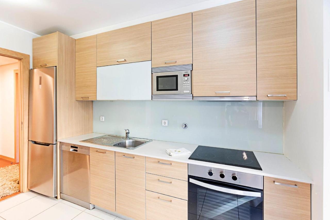 2Br Flat By Metro W/ Free Parking By Lovelystay บีลาโนวาเดกายา ภายนอก รูปภาพ