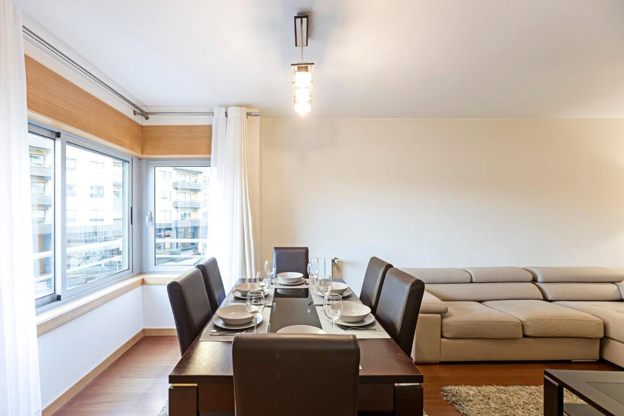 2Br Flat By Metro W/ Free Parking By Lovelystay บีลาโนวาเดกายา ภายนอก รูปภาพ