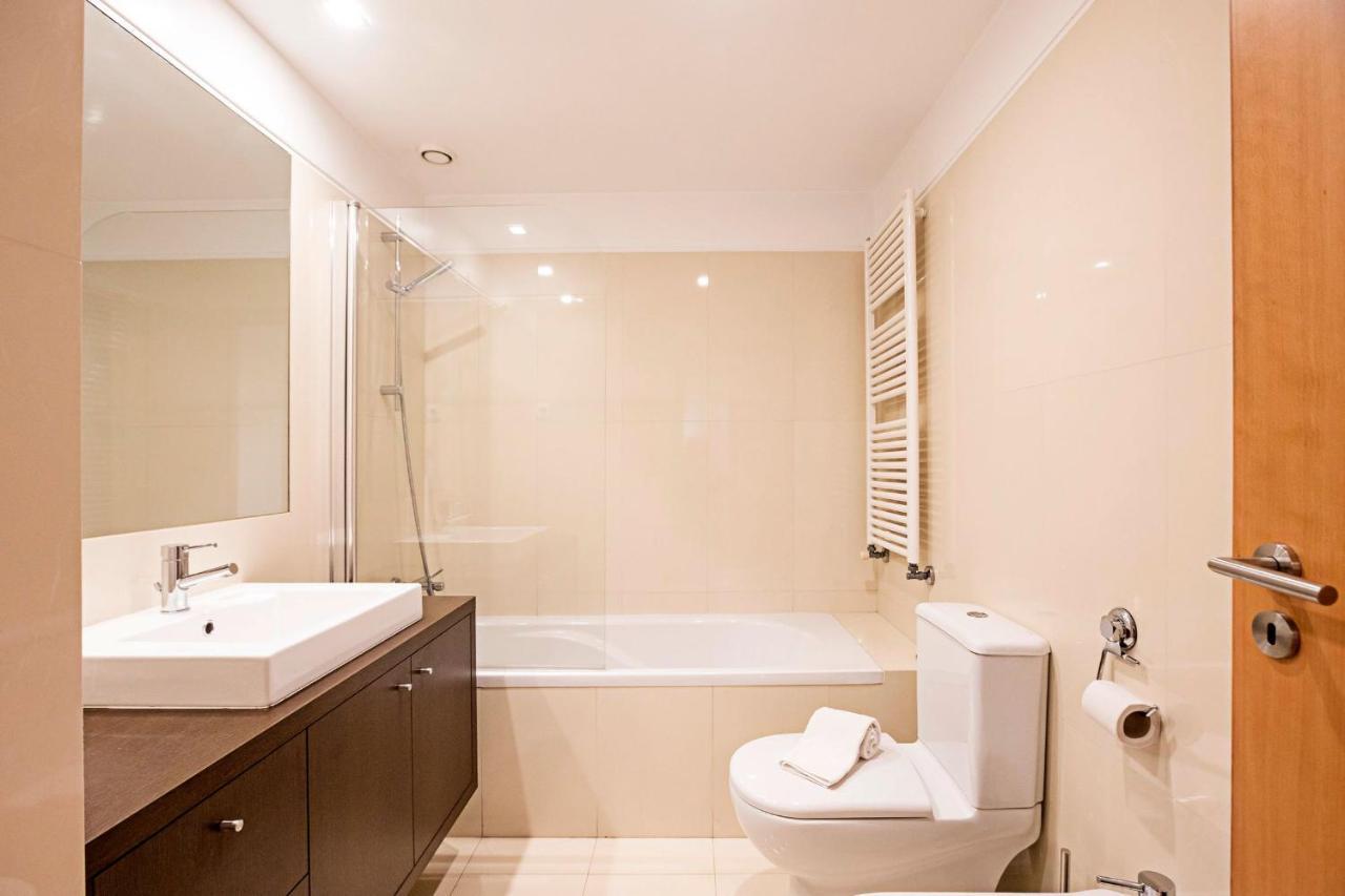 2Br Flat By Metro W/ Free Parking By Lovelystay บีลาโนวาเดกายา ภายนอก รูปภาพ