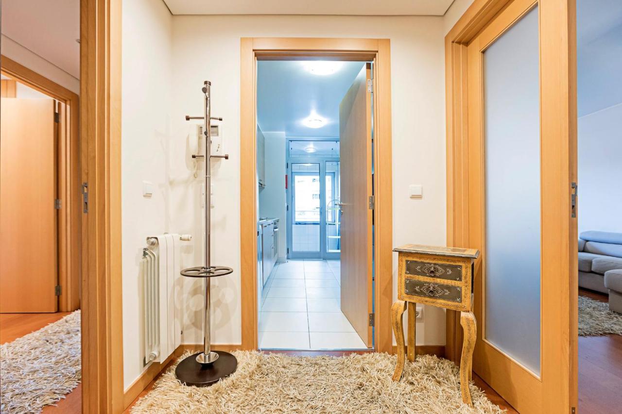 2Br Flat By Metro W/ Free Parking By Lovelystay บีลาโนวาเดกายา ภายนอก รูปภาพ